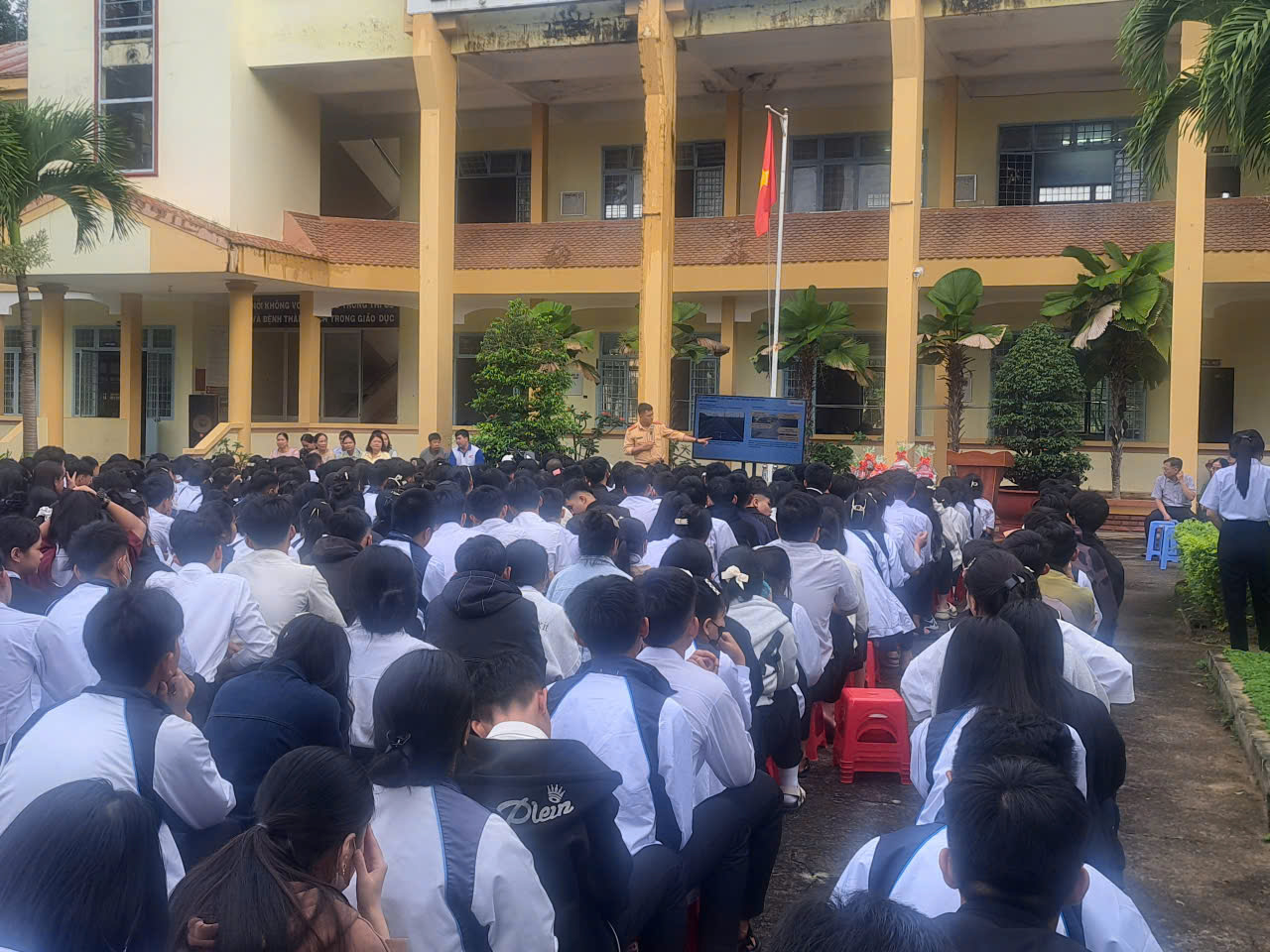 Ngoai khóa về an toàn giao thông