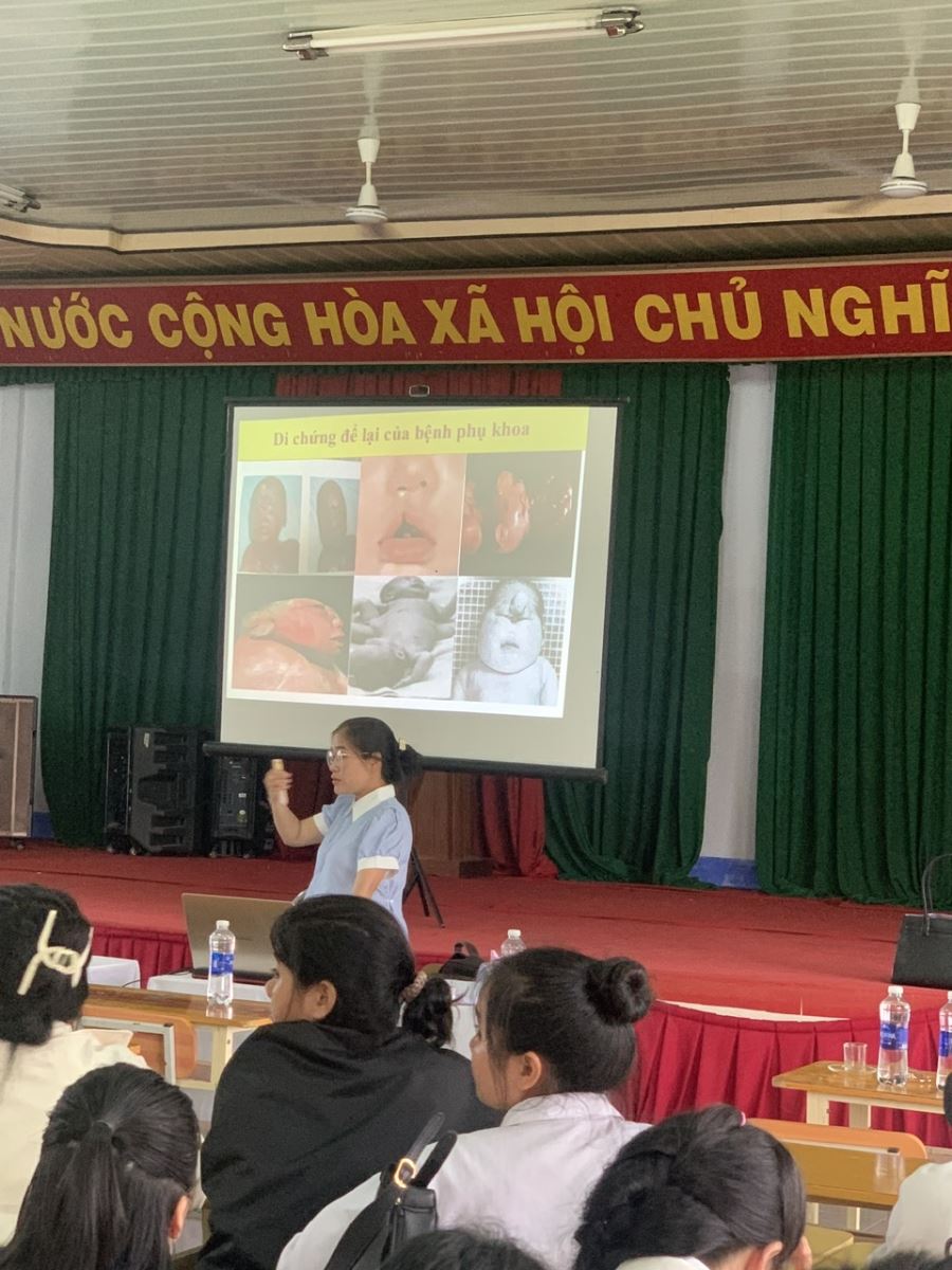 Truyền thông sức khỏe học đường