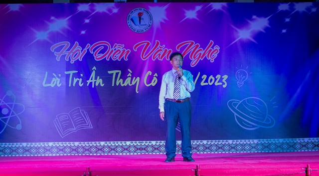 Văn nghệ chào mừng 20-11