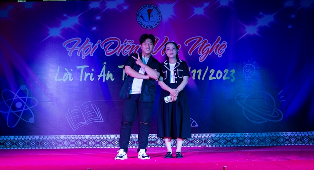 Văn nghệ chào mừng 20-11